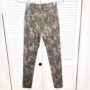 Camo Jeggings with back pockets Small/Medium